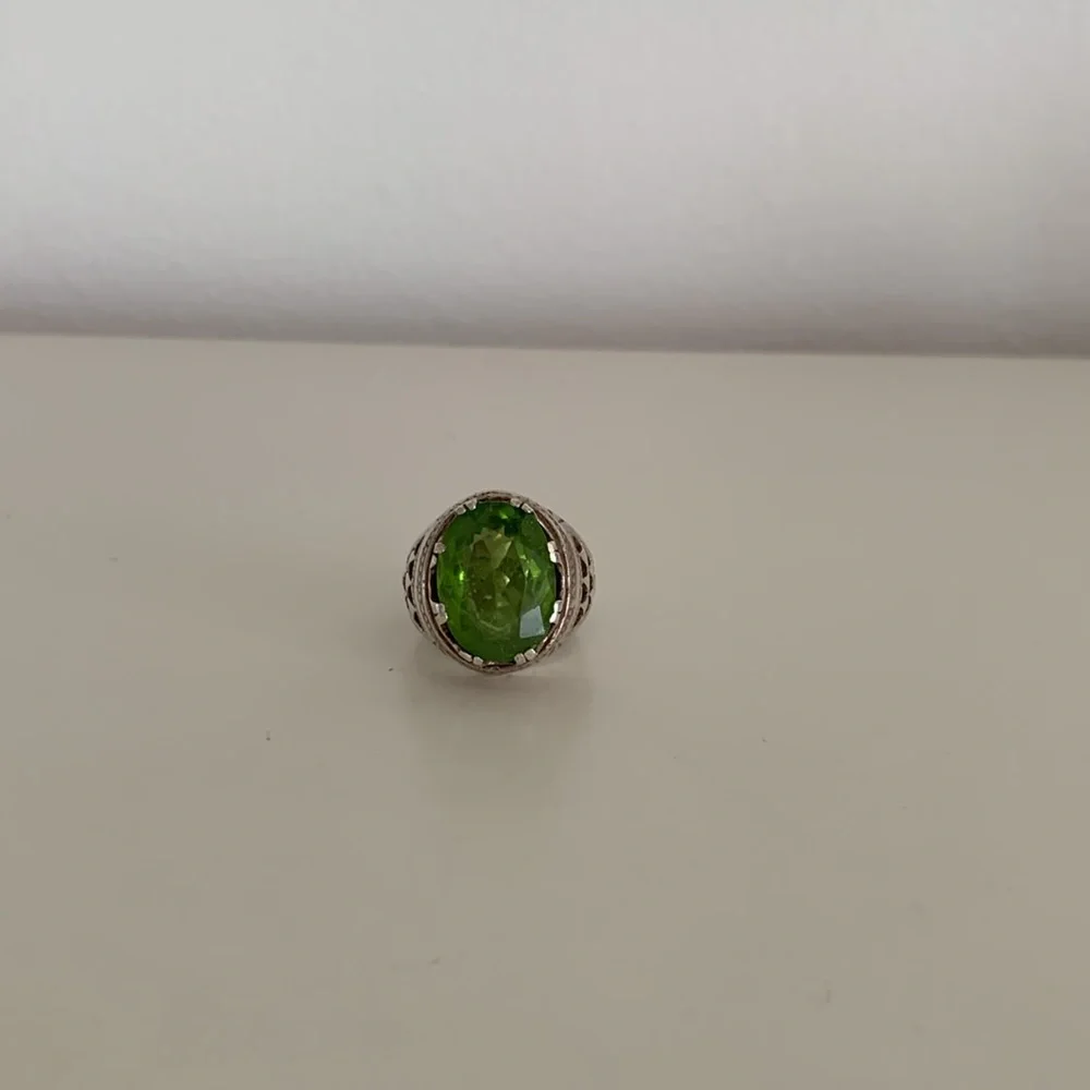 PERIDOT ring - Picture 6 of 10